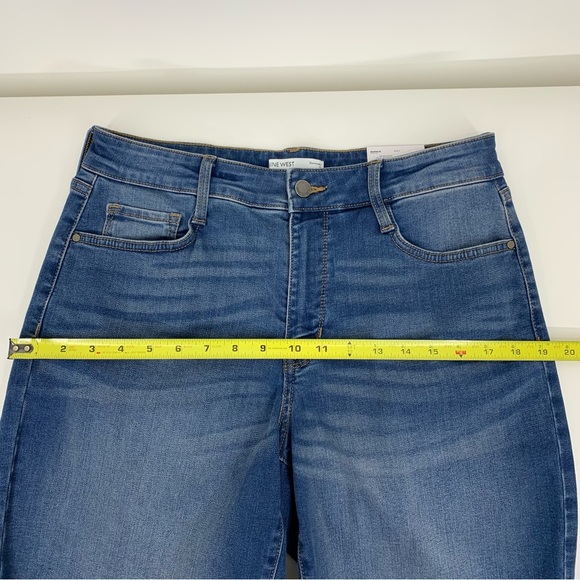 Nine West Mid Rise Bermuda Medium Wash Jean Shorts With Raw Fringe Hem New Nwt - Picture 13 of 16